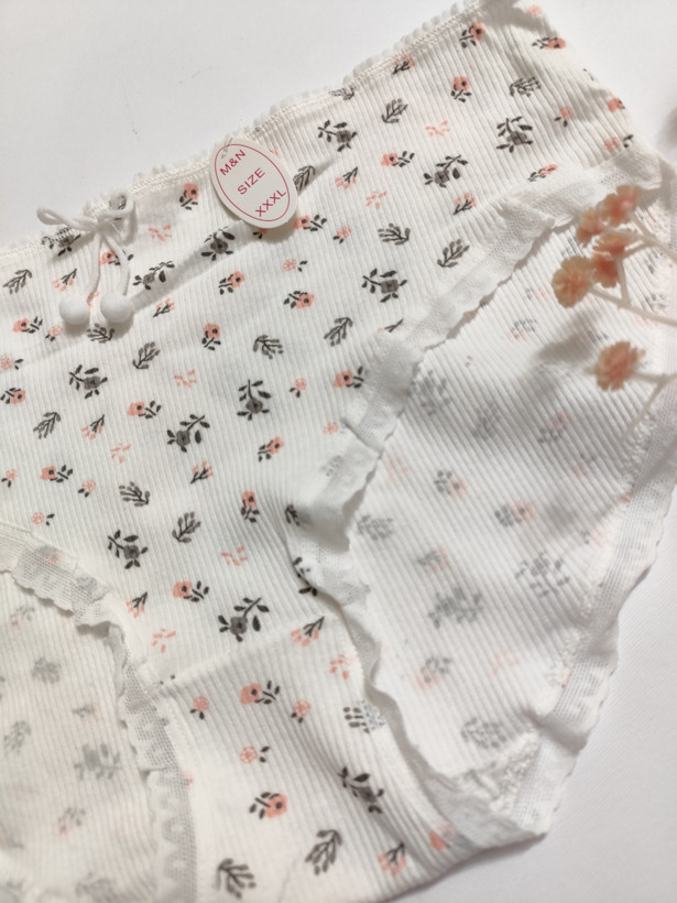 شورت زنانه فانتزی نخی خارجی طرح گل بهاری