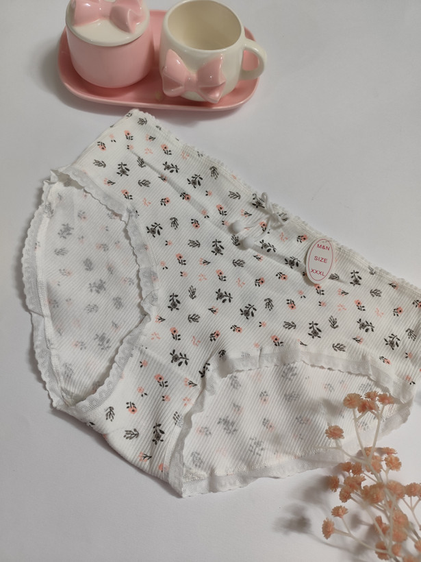 شورت زنانه فانتزی نخی خارجی طرح گل بهاری