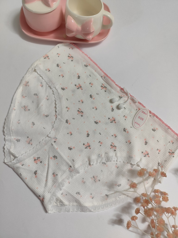 شورت زنانه فانتزی نخی خارجی طرح گل بهاری