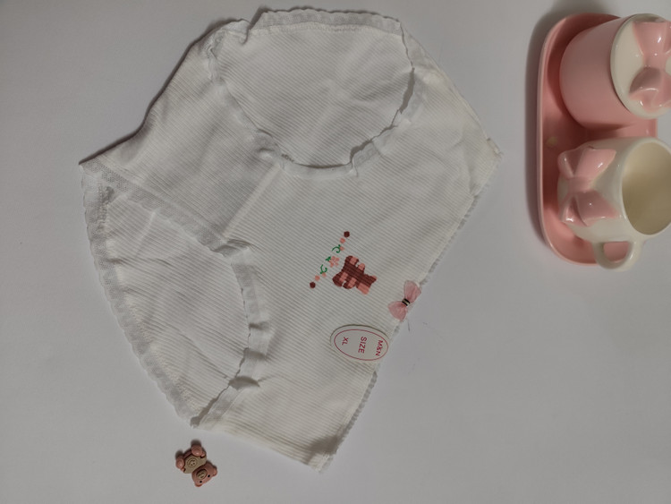 شورت زنانه فانتزی نخی خارجی طرح گل بهاری