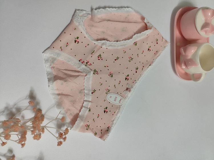 شورت زنانه فانتزی نخی خارجی طرح گل بهاری