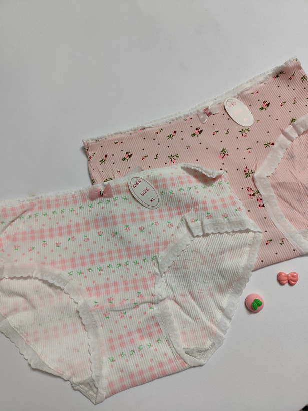 شورت زنانه فانتزی نخی خارجی طرح گل بهاری