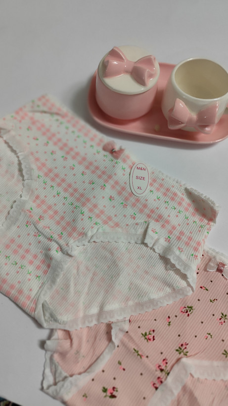 شورت زنانه فانتزی نخی خارجی طرح گل بهاری