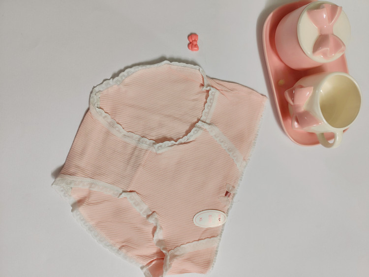 شورت زنانه فانتزی نخی خارجی طرح گل بهاری