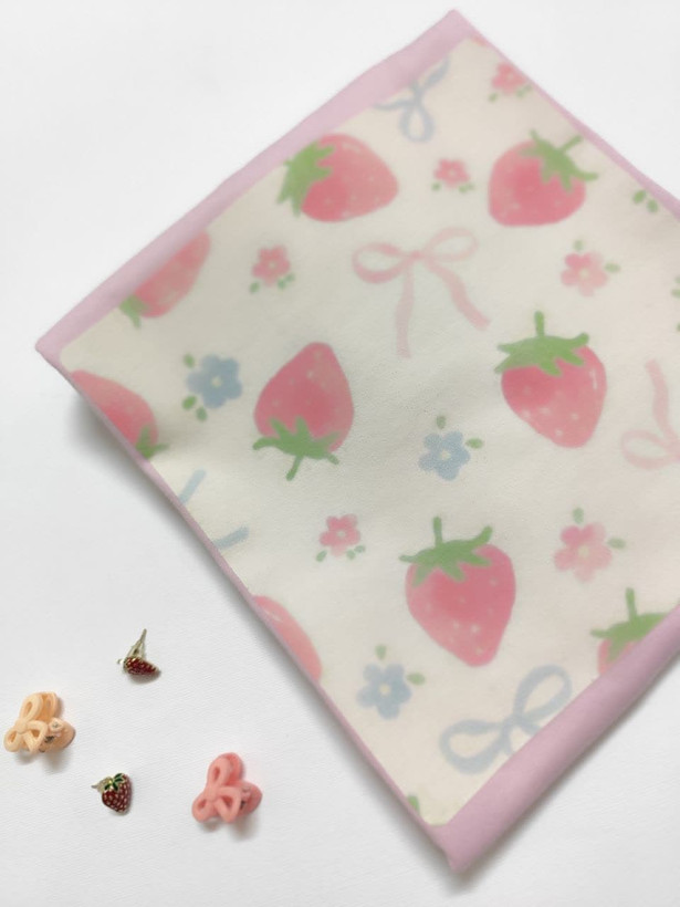 تیشرت زنانه نخ پنبه فری سایز طرح توت فرنگی